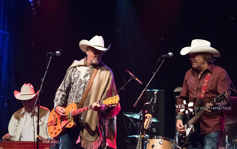 保罗·扬和 Los Pacaminos 乐队在 Southwell 音乐节上的现场表演，2019图片素材