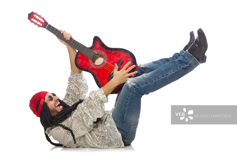 在白色背景下弹吉他的男音乐人图片素材