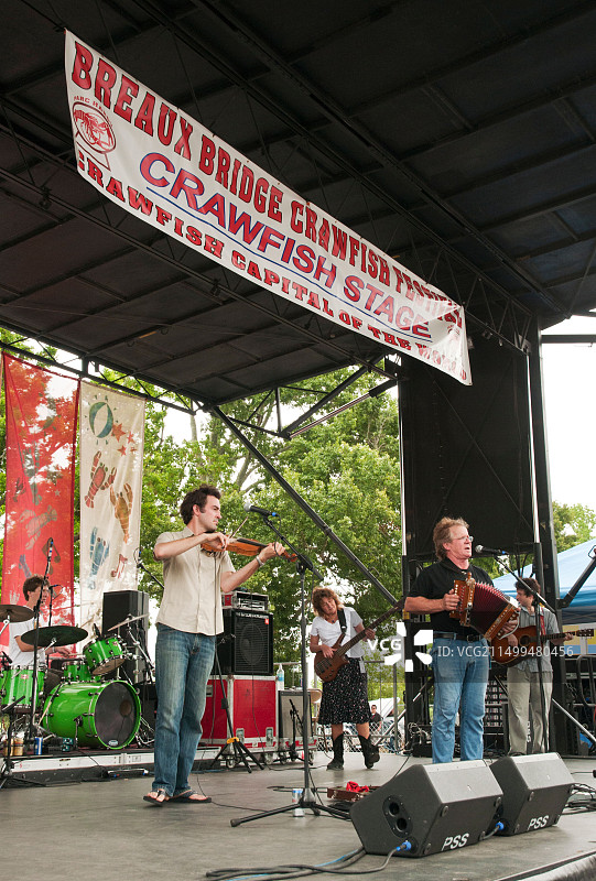 路易斯安那州卡津乡村布罗布里奇年度小龙虾节乐队演奏卡津音乐图片素材