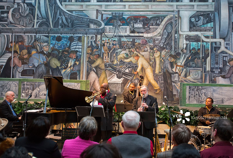 比尔·迈耶的底特律新奥尔良乐队在底特律艺术学院的里维拉庭院演出图片素材