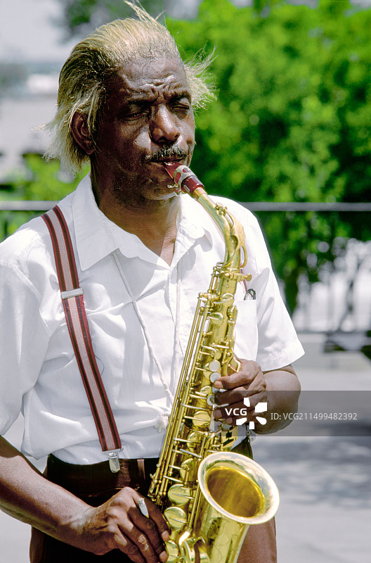 美国路易斯安那州新奥尔良杰克逊广场的街头爵士乐手图片素材