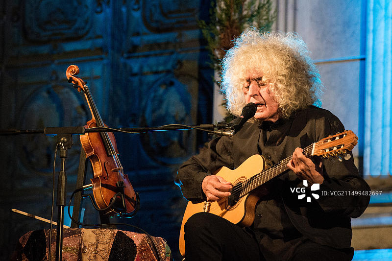 意大利瓦拉洛-塞西亚，安杰洛·布兰杜阿尔迪演唱会图片素材