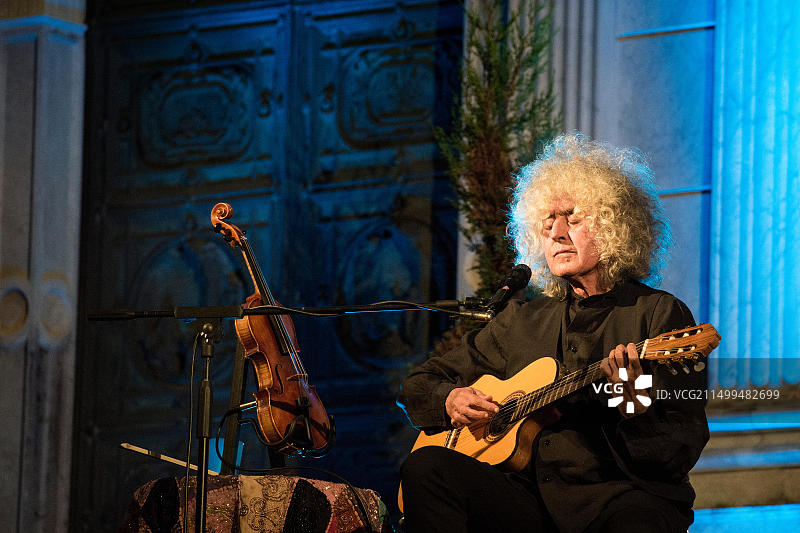 意大利瓦拉洛-塞西亚，安杰洛·布兰杜阿尔迪演唱会图片素材