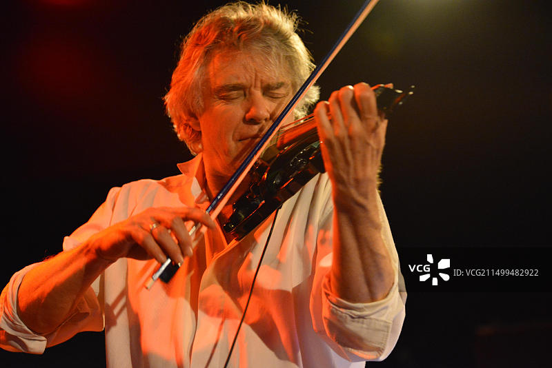 迪迪埃在Le Petit Journal Montparnasse音乐会上表演图片素材