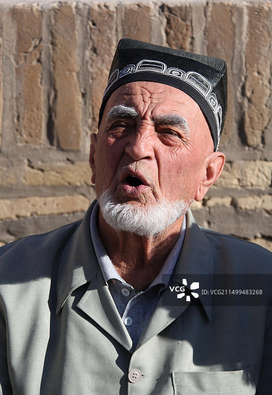 在希瓦唱歌的乌兹别克男人图片素材