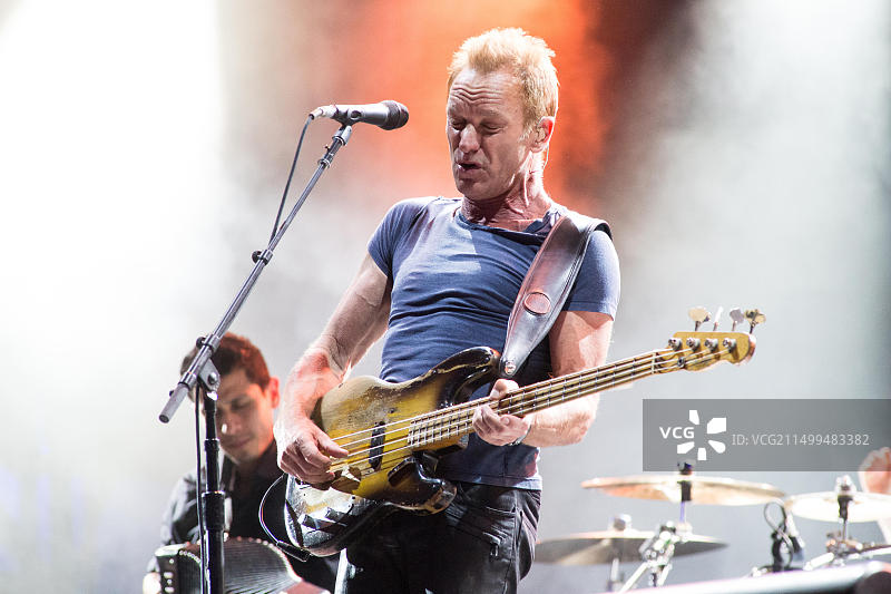 瑞士洛迦诺：2017年7月19日，英国歌手兼演员戈登·马修·托马斯·萨姆纳（舞台上更为人所知的名字是斯汀）现场表演。图片素材