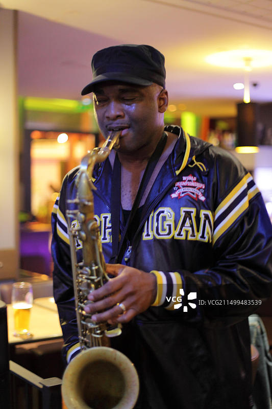 巴黎仓库爵士牛肉，詹姆斯·卡特在维莱特爵士音乐节后图片素材