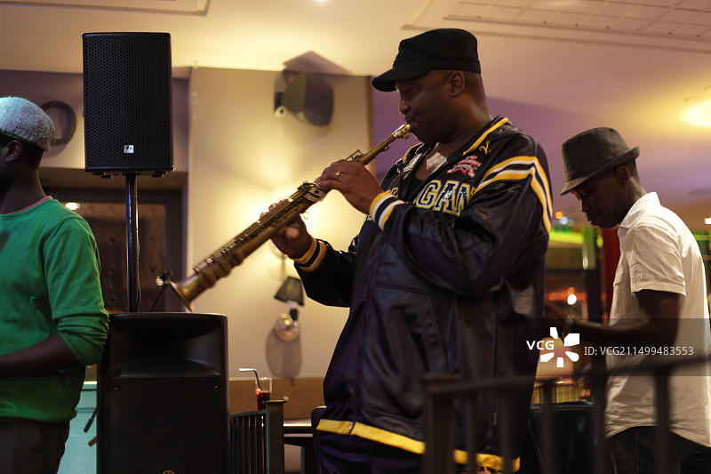 巴黎仓库爵士牛肉，詹姆斯·卡特在维莱特爵士音乐节后图片素材