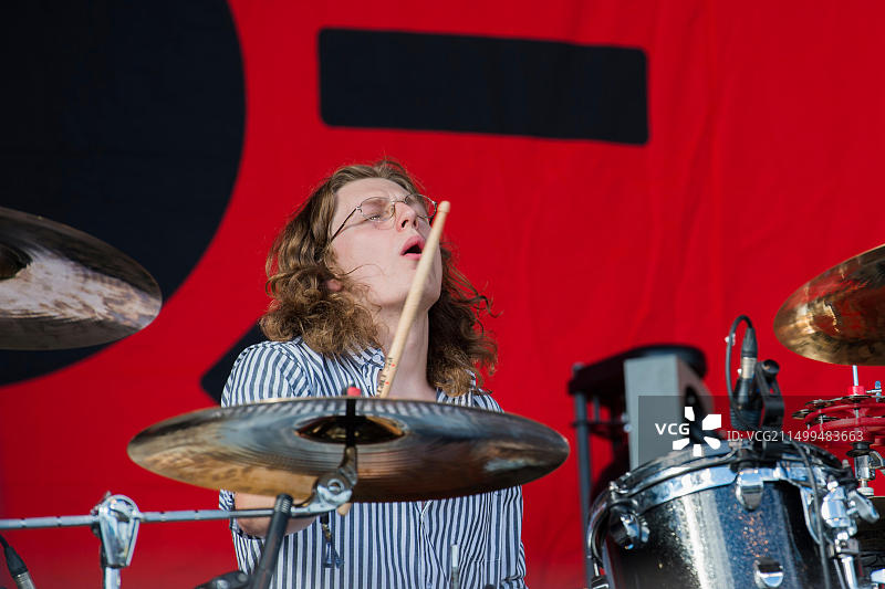 英国独立乐队Sundara Karma在Electric Fields主舞台现场表演图片素材