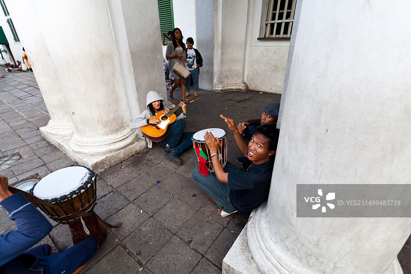 印度尼西亚雅加达老城区的街头音乐人图片素材