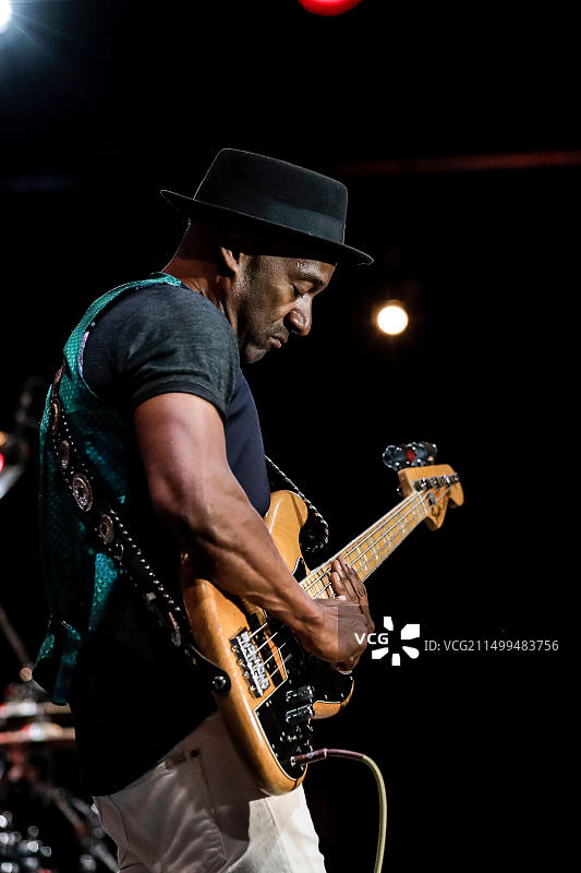 2018年7月19日法国昂蒂布胡安莱班爵士音乐节：贝斯手马库斯·米勒音乐会图片素材