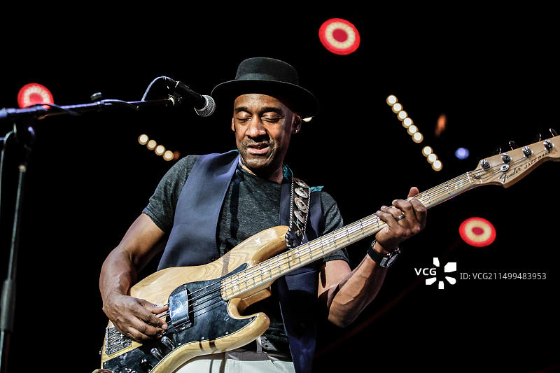 2018年7月19日法国昂蒂布胡安莱班爵士音乐节：贝斯手马库斯·米勒音乐会图片素材