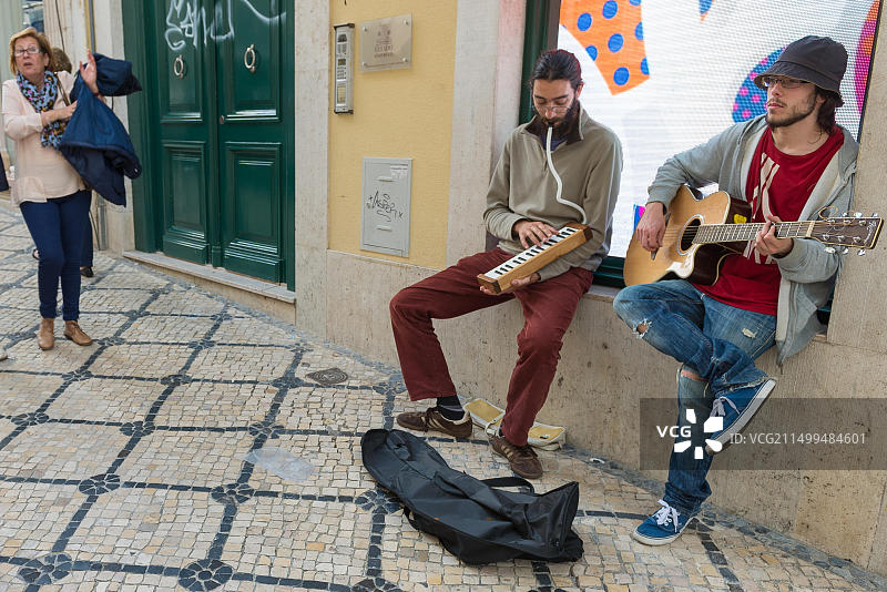 葡萄牙里斯本街头音乐家演奏图片素材