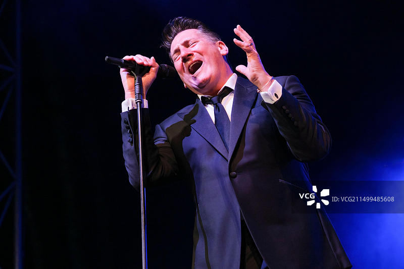 托尼·哈德利在2023年4月29日切尔滕纳姆爵士音乐节上表演图片素材