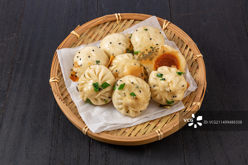 鲜肉生煎包,香葱煎包,香煎包,包子,煎包子,特色,特色生煎包,煎包,葱香煎包,肉包子,葱煎包,水煎包图片素材