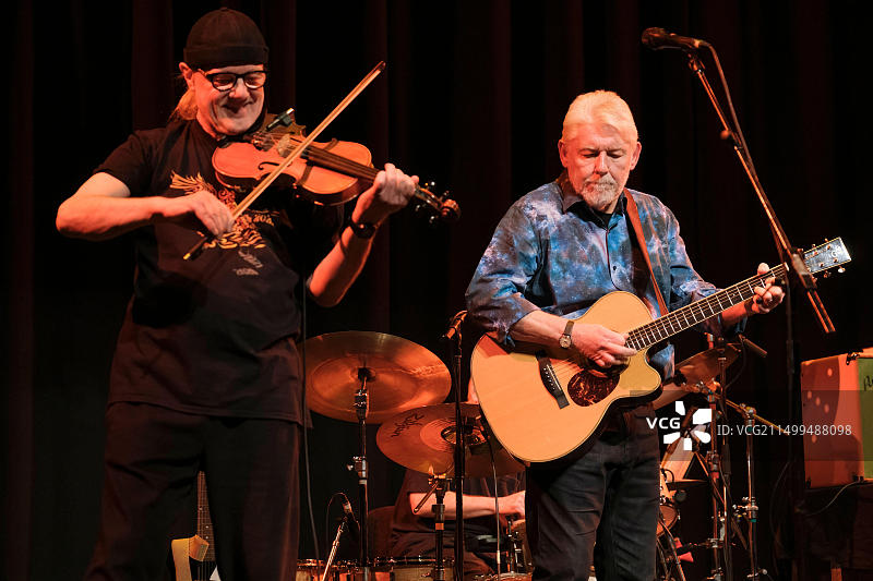 Ric Sanders和Simon Nicol在英国Hayes的Beck剧院表演图片素材