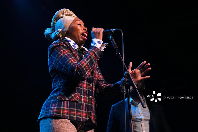 莎拉·布朗在切尔滕纳姆爵士音乐节上表演，2023年4月29日图片素材