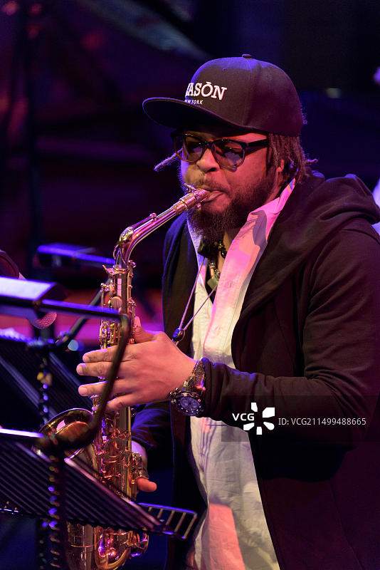 洛根·理查森在2017年4月29日切尔滕纳姆爵士音乐节上表演图片素材