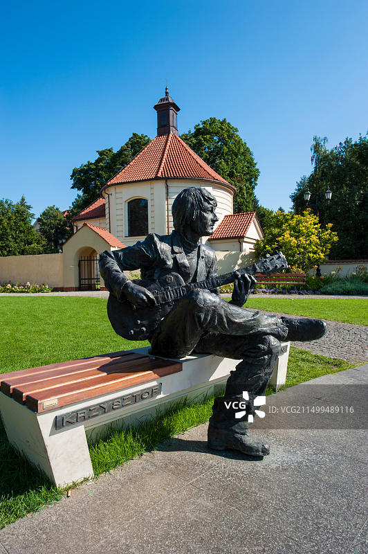 波兰马佐夫舍省普乌图斯克小镇市场广场东侧的喷泉图片素材