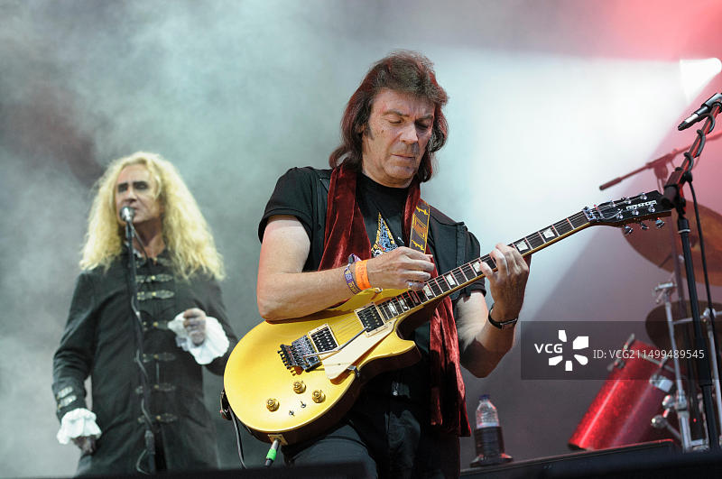 史蒂夫·哈克特和纳德·西尔万在2014年8月7日的Cropredy音乐节上表演图片素材