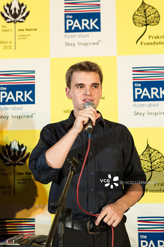 Shankar Tucker在海德拉巴公园现场表演图片素材