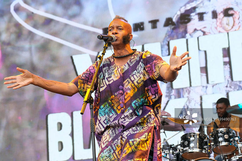 梦幻黑人（Fantastic Negrito）在英国马姆斯伯里查尔顿公园WOMAD音乐节40周年纪念活动上表演，2022年7月29日图片素材