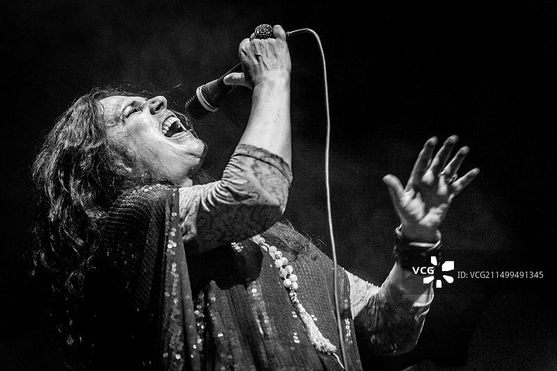 Sari Schorr在梅登黑德诺登农场演唱图片素材