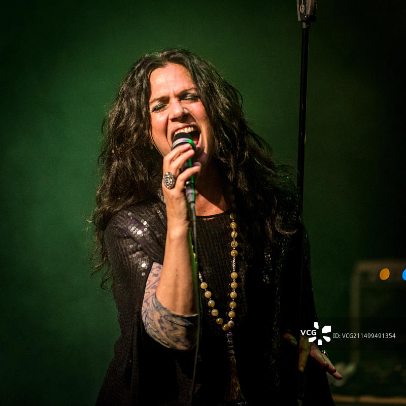 Sari Schorr在梅登黑德诺登农场演唱图片素材