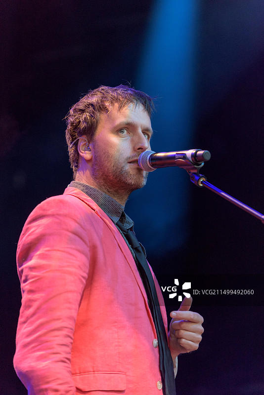 Jon Boden在Womad音乐节与Bellowhead乐队演出（2015年7月24日，英国马姆斯伯里查尔顿公园）图片素材