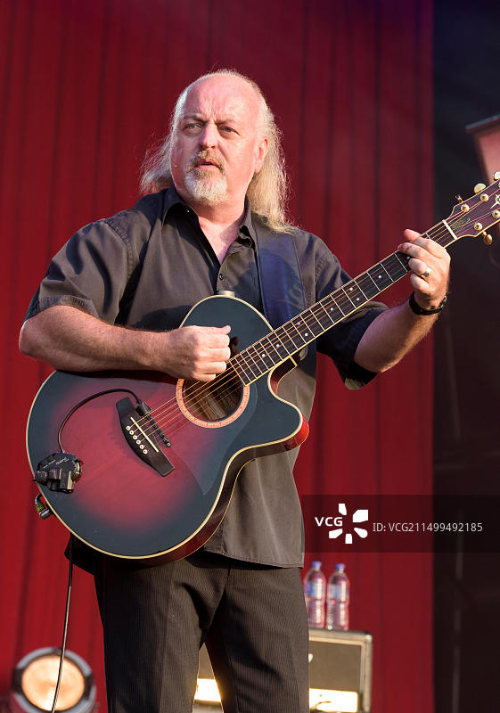 比尔·贝利在英国切尔滕纳姆 Wychwood 音乐节上表演，2016年6月5日图片素材