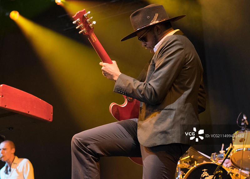 Sinkane在英国马姆斯伯里查尔顿公园Womad音乐节上表演（2015年7月25日）图片素材