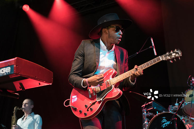 Sinkane在英国马姆斯伯里查尔顿公园Womad音乐节上表演（2015年7月25日）图片素材