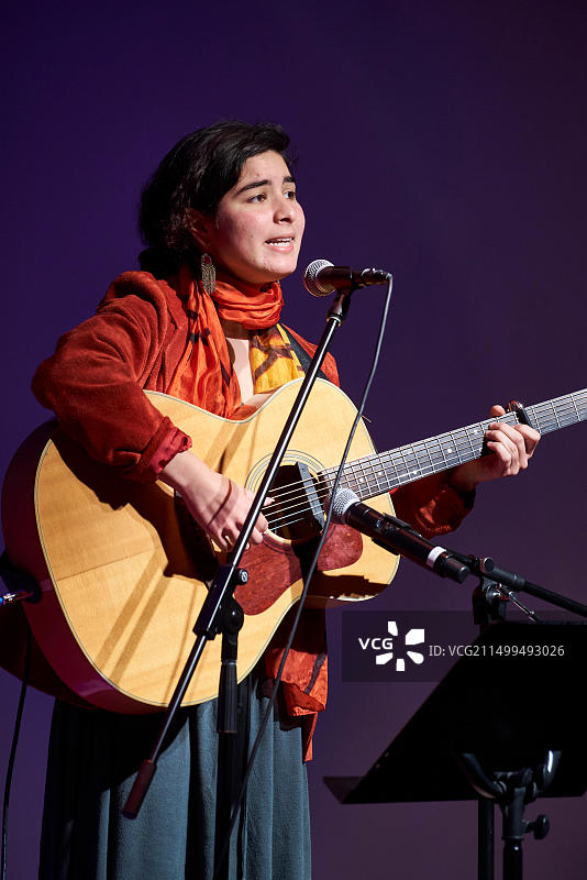 委内瑞拉裔摩洛哥裔美国作曲家兼歌手米里亚姆·埃尔哈吉图片素材