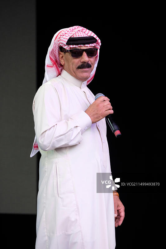 奥马尔·苏莱曼在英国查尔顿公园WOMAD音乐节演出，靠近马姆斯伯里，2018年7月27日图片素材