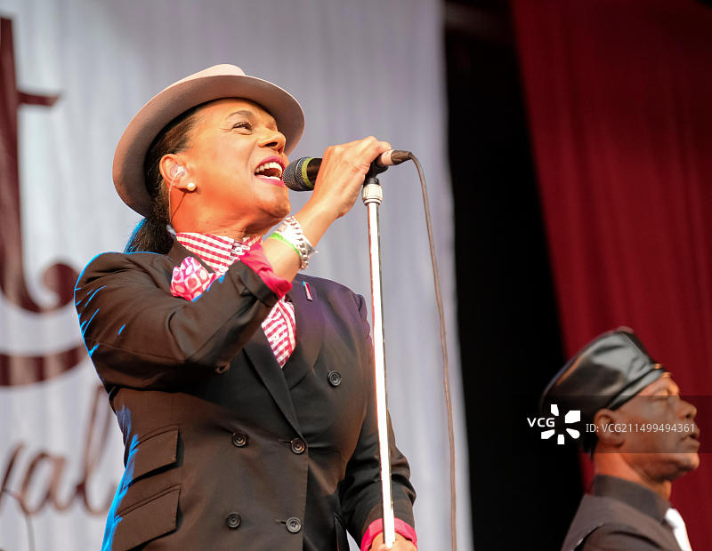 音乐节现场乐队演出图片素材