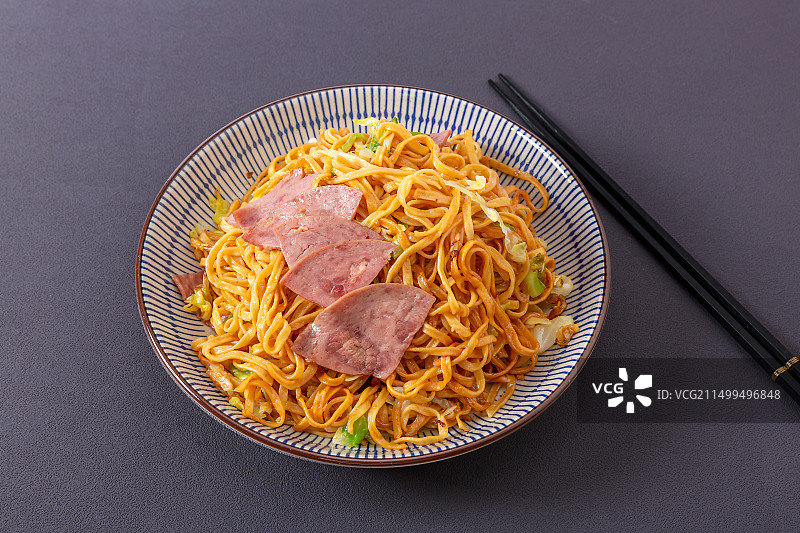 牛肉火腿炒伊面图片素材