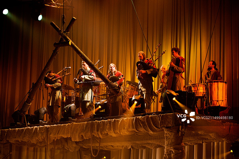 里加：拉脱维亚风笛和鼓乐队Auli的舞蹈表演图片素材