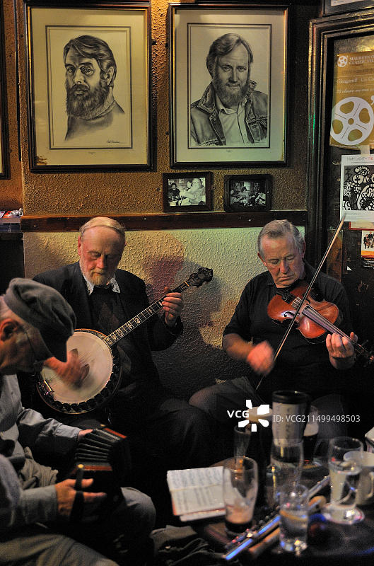 爱尔兰，都柏林，梅里恩街，欧多诺霍酒吧，现场爱尔兰音乐图片素材