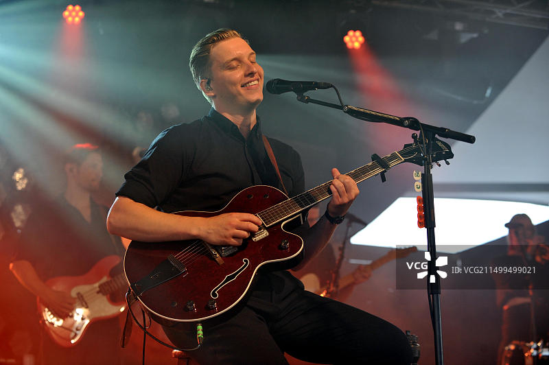 乔治·埃兹拉秘密演出，纪念农场音乐节十周年图片素材