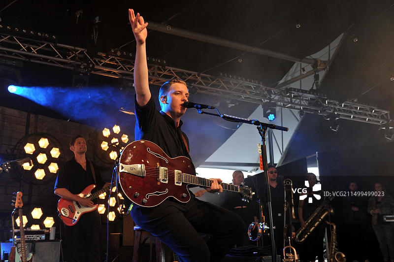 乔治·埃兹拉秘密演出，纪念农场音乐节十周年图片素材