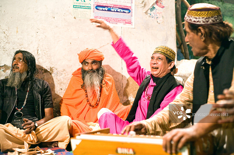 苏菲音乐，德里尼扎穆丁神殿的卡瓦利（穆斯林灵修音乐）表演图片素材