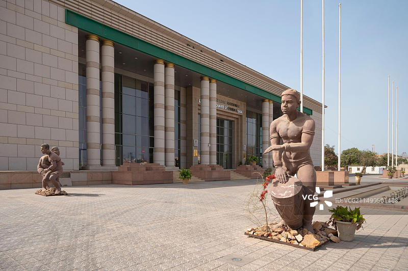 塞内加尔达喀尔国家大剧院雕像图片素材
