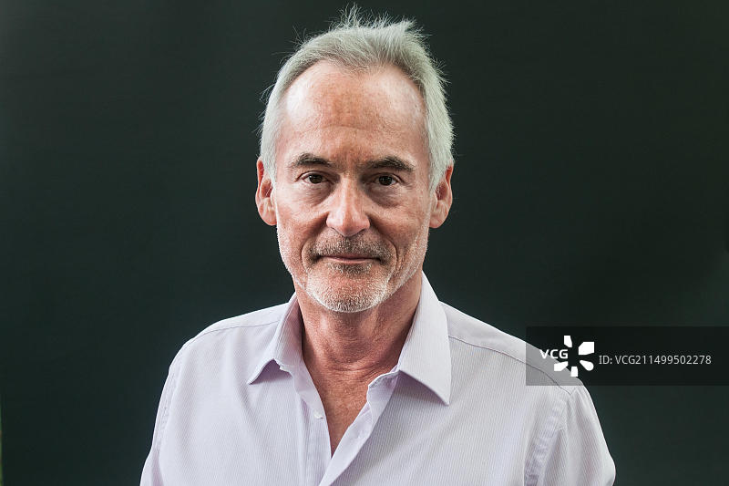 英国作家兼广播/电视节目主持人马丁·西斯史密斯参加2017年8月在爱丁堡国际图书节期间的摄影会图片素材