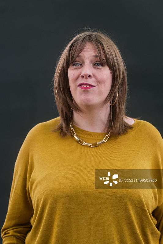 英国工党政治家杰斯·菲利普斯在2017年8月12日爱丁堡国际书展期间参加摄影活动图片素材