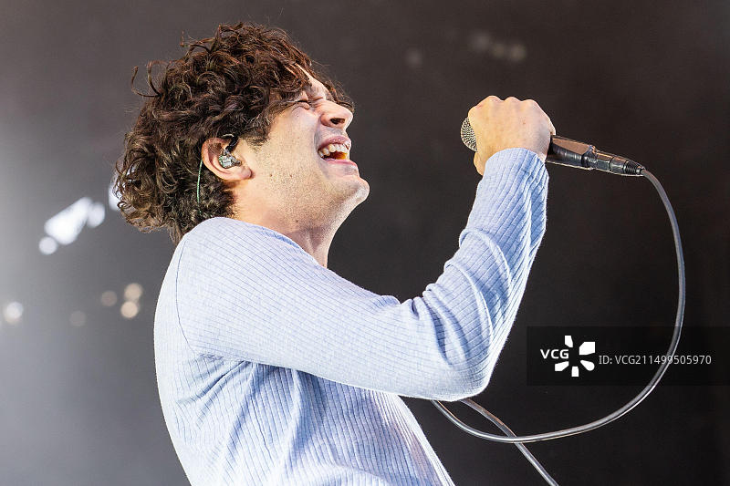 在舞台上现场表演图片素材