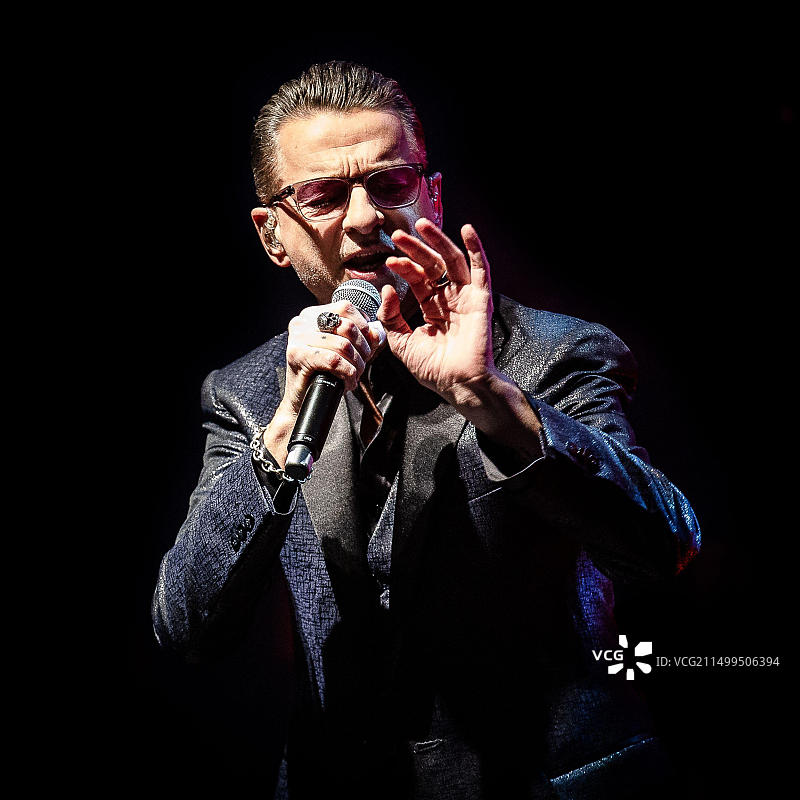 流行乐队Depeche Mode的戴夫·加汉与Soulsavers乐队在2021年演出图片素材