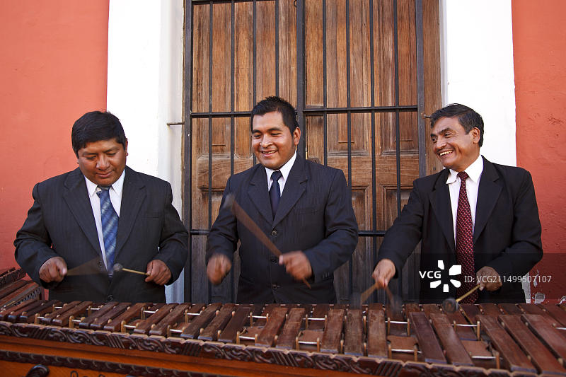 危地马拉安提瓜危地马拉，男人，制作音乐，马林巴琴，没有模特释放图片素材