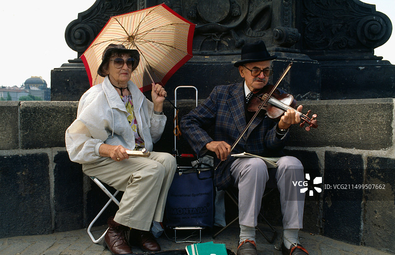 查理大桥的音乐家，布拉格，捷克共和国，世界遗产图片素材