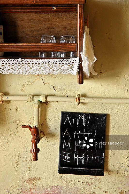 希腊锡罗斯岛阿诺锡拉传奇酒馆的精美细节图片素材