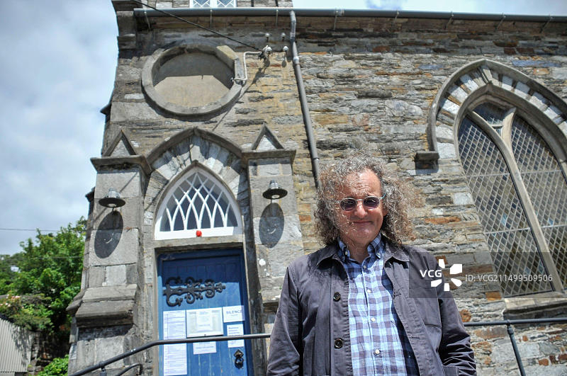 爱尔兰西科克郡班特里：传统音乐大师马丁·海耶斯在西科克室内音乐节上演奏图片素材
